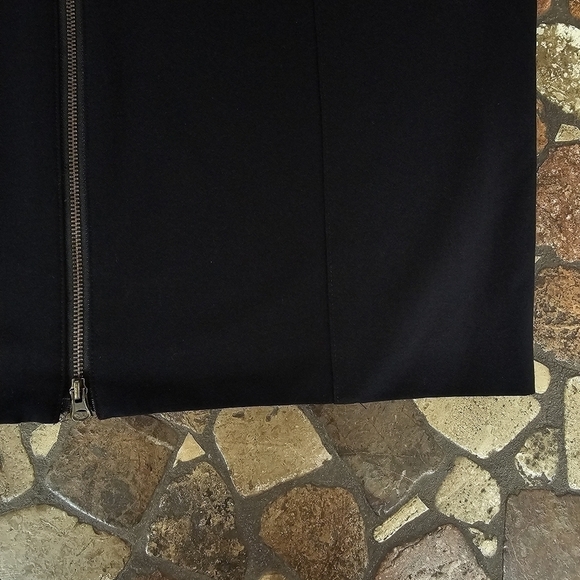 Womyn Zip Front Skirt with Zipper Pockets with Circle Zipper Pulls, Size Large - Picture 8 of 8